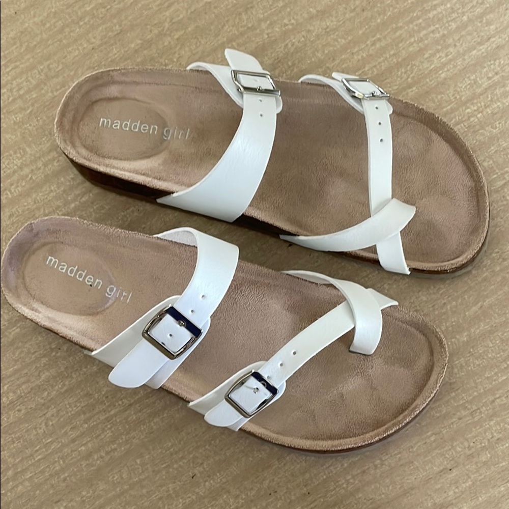 Madden Girl White Brycee Toe Ring Sandal 7.5 M